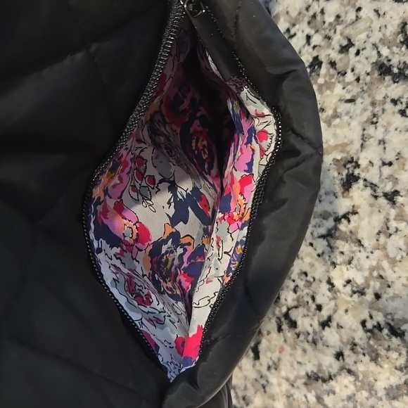 VERA BRADLEY ULTRALIGHT QUILTED HIPSTER CROSSBODY BAG IN BLACK. - Picture 12 of 13